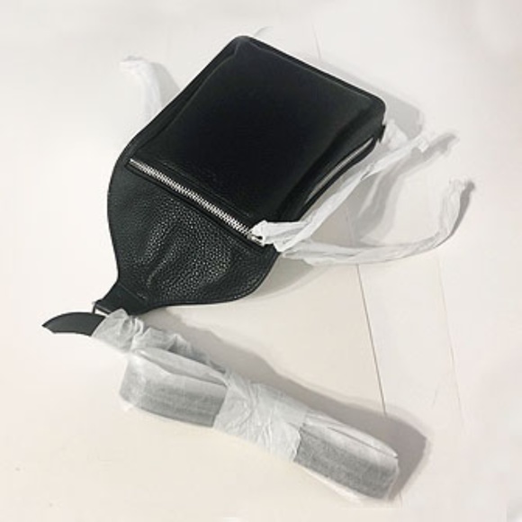 Elliot Sling Pack - Leather Medium Crossbody Bag - Picture 7 of 7